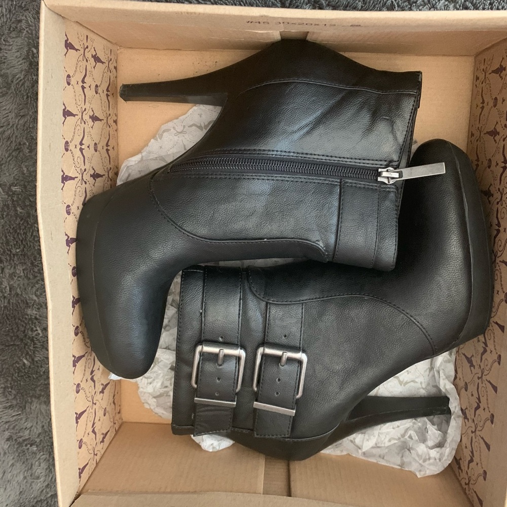 Nine West black heels